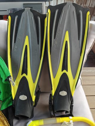 Equipo completo buceo: traje, aletas, máscara