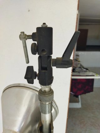 Trípode con 2 focos plateados