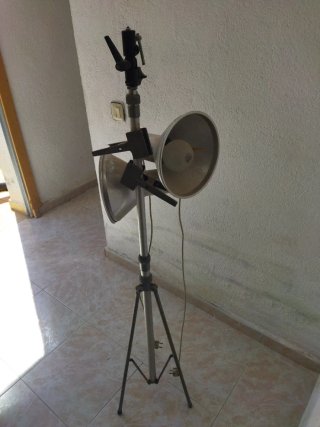 Trípode con 2 focos plateados