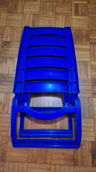 Silla de playa azul de plástico
