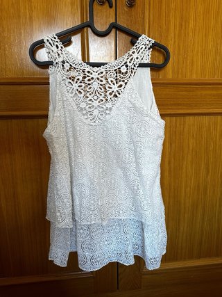 Camiseta tirantes blanca encaje flores talla m
