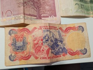 Billetes Vintage: Hungría, Estonia, Venezuela