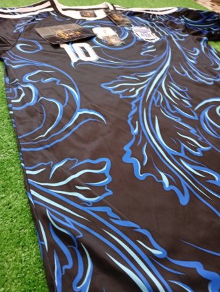 Camiseta Deportiva Negra y Azul estampado argentin