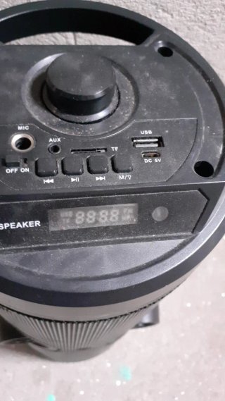 Altavoz Bluetooth Portátil con Luces LED funciona