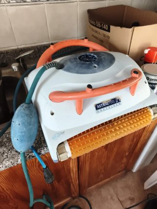 Robot Limpiafondos piezas Astralpool EasyKleen