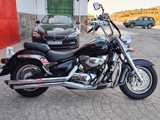 Suzuki VL 1500 Intruder Negra con Extras