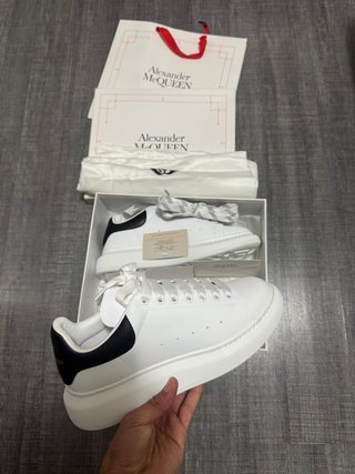Sneakers Alexander McQueen bianche e nere