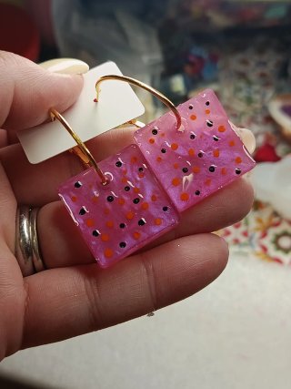 Pendientes cuadrados divertidos con corazones