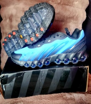 Nike Shox Azules y Negras T.43 Nuevas en Caja