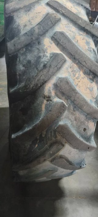 2 Ruedas 520/70R38 marca Mitas
