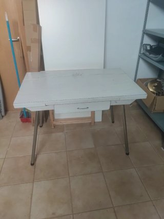 Mesa de cocina antigua