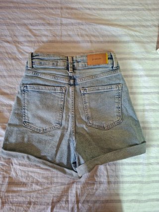 Vaqueros cortos Stradivarius cintura alta