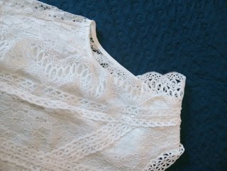 Blusa de encaje blanco