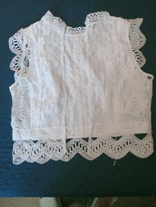 Blusa de encaje blanco