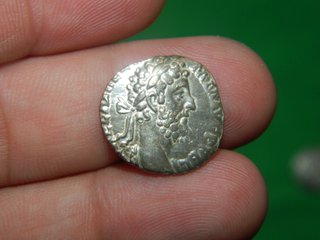 Precioso lote de cuatro denarios romanos de plata.