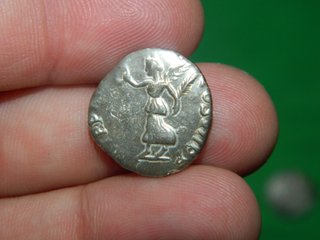 Precioso lote de cuatro denarios romanos de plata.