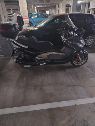 Kymco 500 R Maxi Scooter Negra