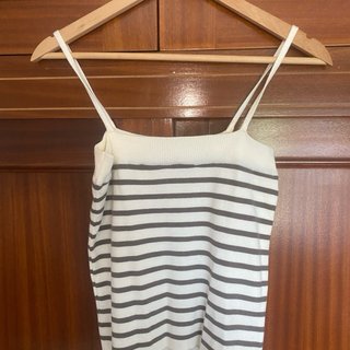 Conjunto de punto rayas beige y verde caqui