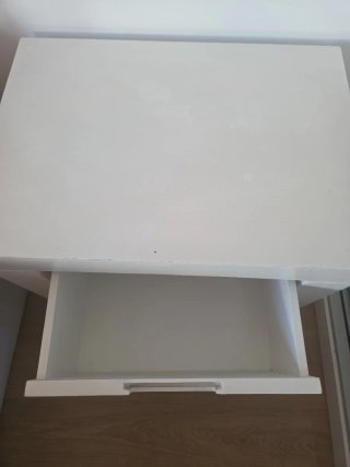 Comodini bianchi in legno