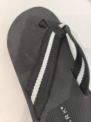 Chanclas Primark Talla 44 Negra y Blanca