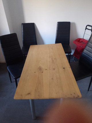 Mesa y 4 sillas comedor