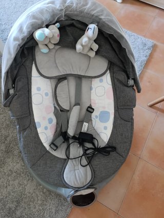 Hamaca Bebe2Luxe para bebé con dos peluches