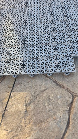 Suelo de plástico modular gris
