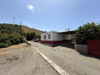 Venta Finca Rústica 3.988 m² Benamocarra con casa
