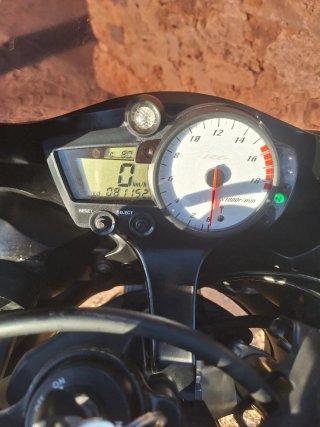 Yamaha R6 Negra Deportiva Manual