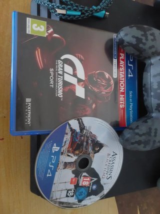 PS4 Pro 1TB + 3 Mandos + 2 Juegos
