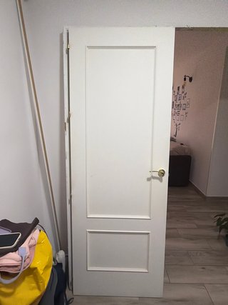 Puerta madera blanca interior derecha