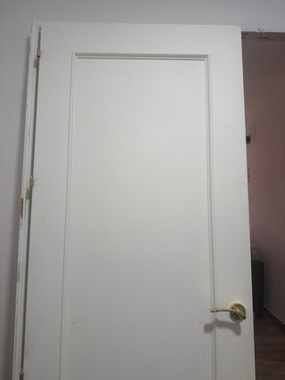 Puerta madera blanca interior derecha