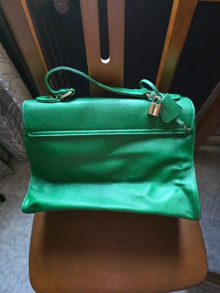 Bolso de mano tejido verde y beige