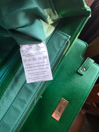 Bolso de mano tejido verde y beige