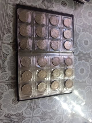 Álbum con 120 monedas