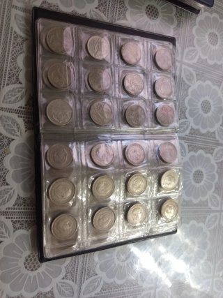 Álbum con 120 monedas