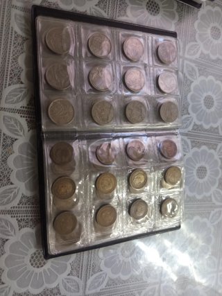 Álbum con 120 monedas