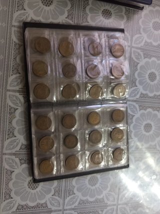 Álbum con 120 monedas