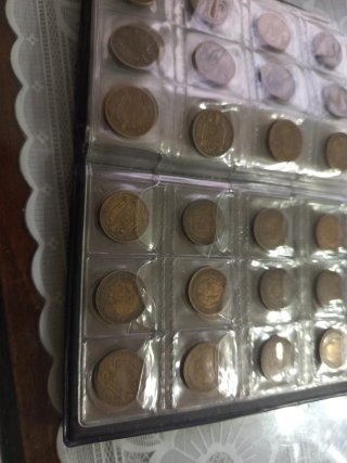 Álbum con 120 monedas