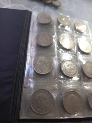 Álbum con 120 monedas