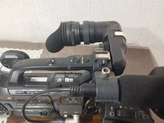 Cámara de vídeo JVC proHD 750E con lentes Canon.