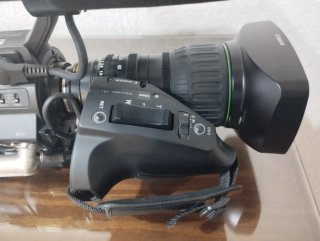 Cámara de vídeo JVC proHD 750E con lentes Canon.