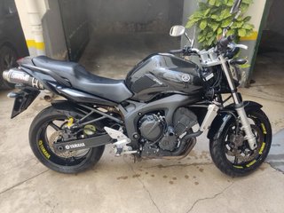 Yamaha FZ6 Naked Negra
