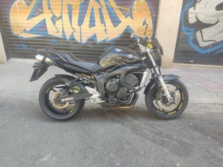 Yamaha FZ6 Naked Negra
