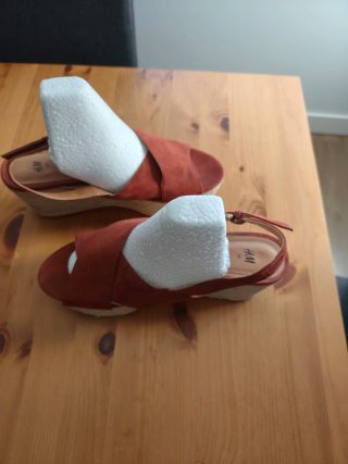 Sandalias cuña H&M marrones/rojas talla 39