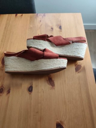 Sandalias cuña H&M marrones/rojas talla 39