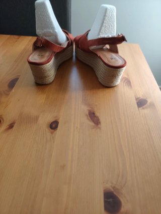 Sandalias cuña H&M marrones/rojas talla 39