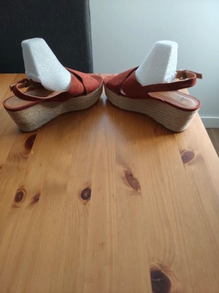 Sandalias cuña H&M marrones/rojas talla 39