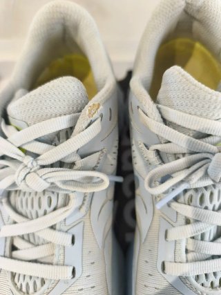 Zapatillas Saucony grises y blancas