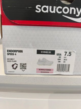 Zapatillas Saucony grises y blancas